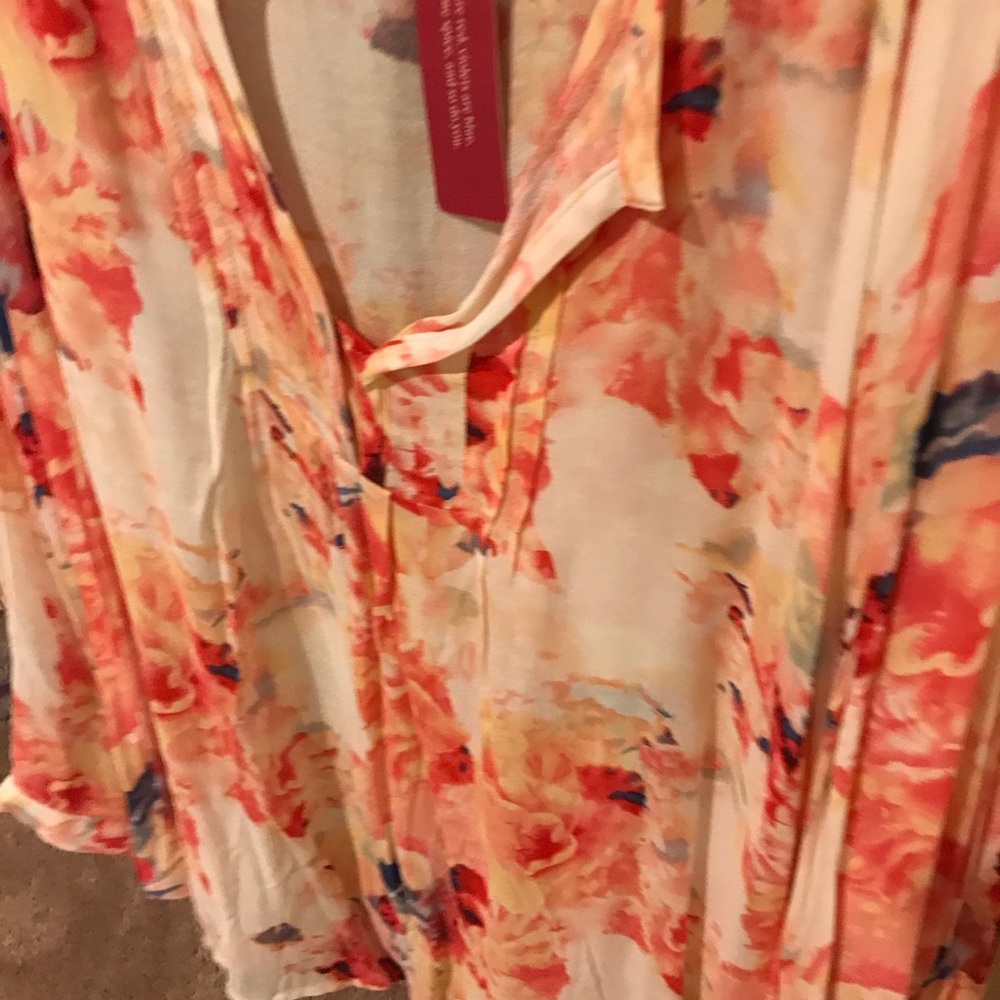 Floral Women's Top - Picture 2 of 4